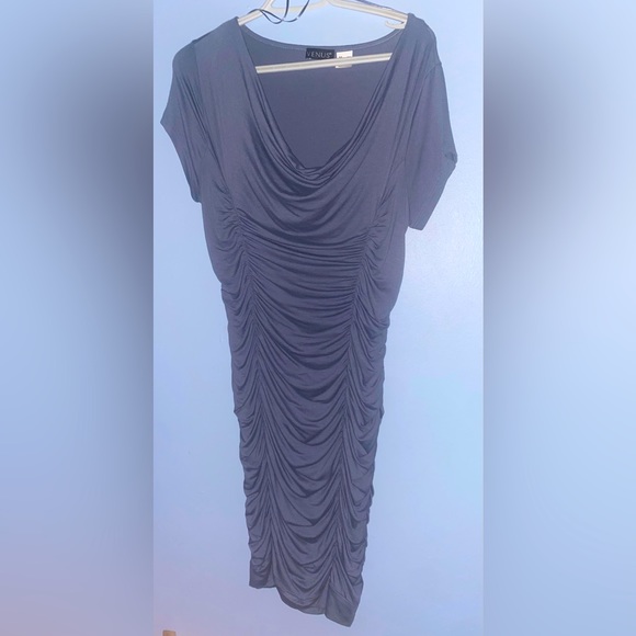 Venus Maxi Runched Dress - Picture 3 of 4